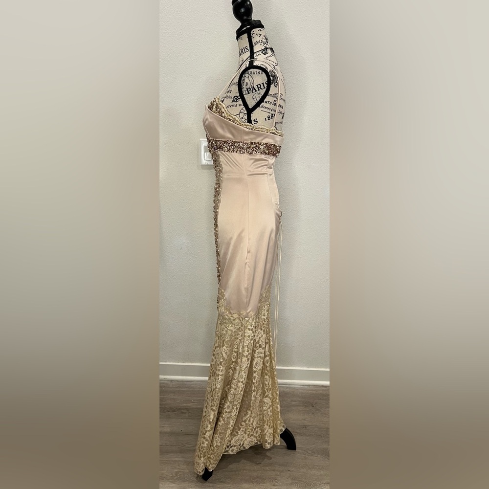 Cream Silk & Lace Evening Gown - Picture 9 of 12